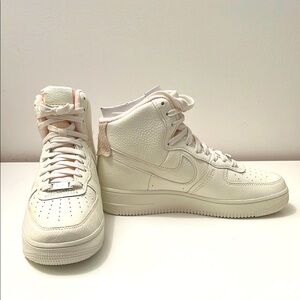 *NEVER WORN* Women’s Nike AF1